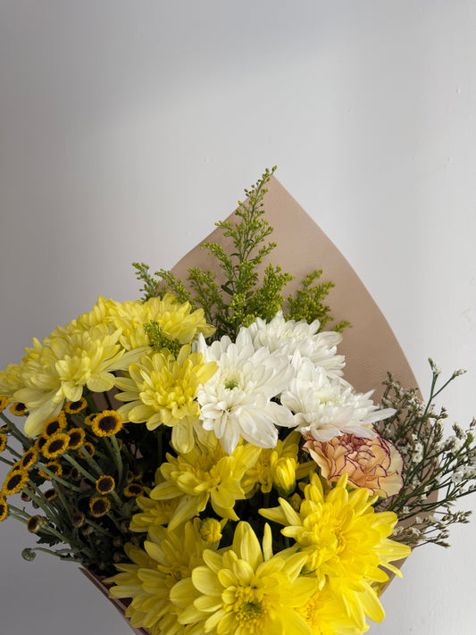 Daily Bunch (Vase Arrangement)